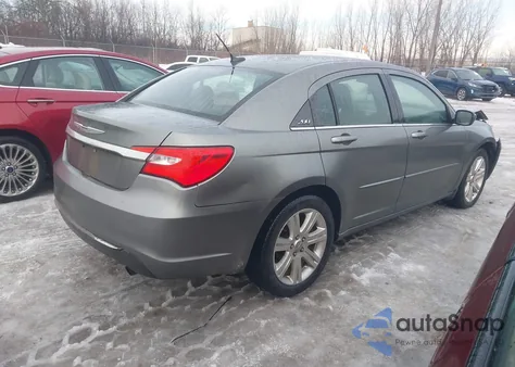 2013 Chrysler 200 Touring z USA, uszkodzony, nr VIN 1C3CCBBB7DN656014